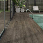 Peldaño Yoho Teca C1 33x120cm - Imagen 2